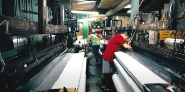 Về thăm làng dệt vải với công nghệ 1.0 hiếm hoi còn lại giữa Sài Gòn