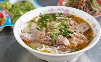 Báo nước ngoài gợi ý 10 quán bún bò Huế ngon