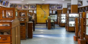 Bảo tàng trưng bày đá quý