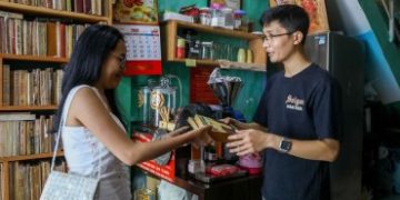 Quán cà phê trả tiền bằng sách