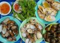 Gánh ốc luộc nườm nượp khách ở quận 1