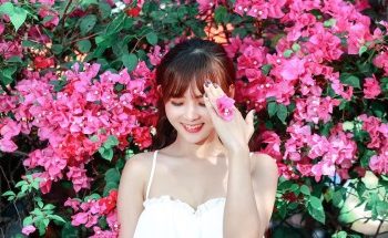 Hoa giấy khoe sắc trên góc phố Sài thành