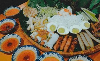 Những con đường ăn vặt thu hút giới trẻ ở TP.HCM