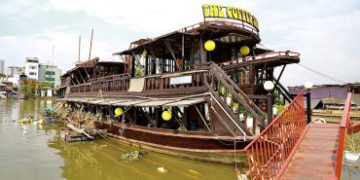 Quán cà phê lênh đênh