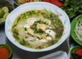 Quán phở miến gà ta chật kín khách từ sáng đến đêm ở Sài Gòn